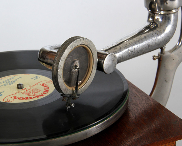 Fotografie {Wooden sound horn}