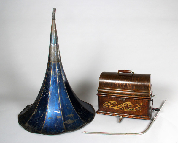 Fotografie {Edison - model A home (new style) - blue horn}