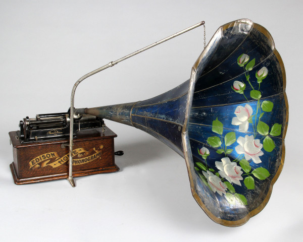 Edison - model A home (new style) - blue horn