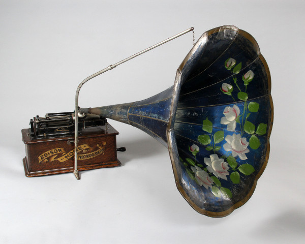 Fotografie {Edison - model A home (new style) - blue horn}