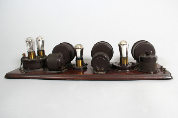 Fotografie {Atwater Kent 4340 A}