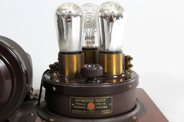 Fotografie {Atwater Kent 4340 A}