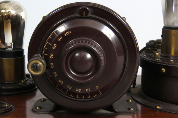 Fotografie {Atwater Kent 4340 A}