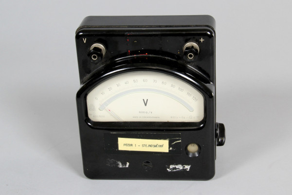 Fotografie {Laboratorní miliampérmetr METRA}