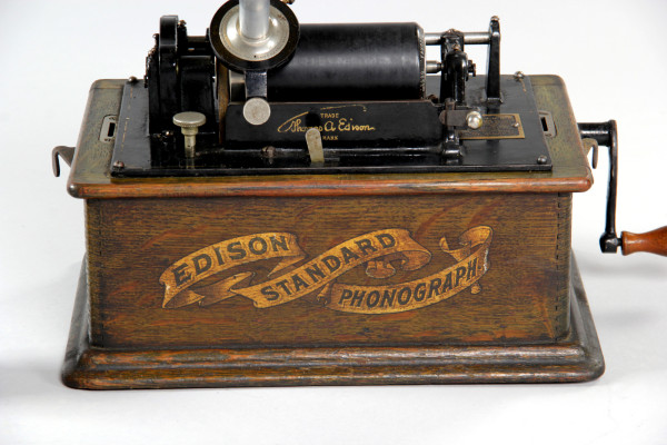 Fotografie {Edison Standard Phonograph}