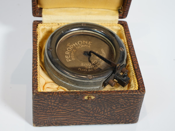 Fotografie {Sound box PEROPHONE Prima Donna}