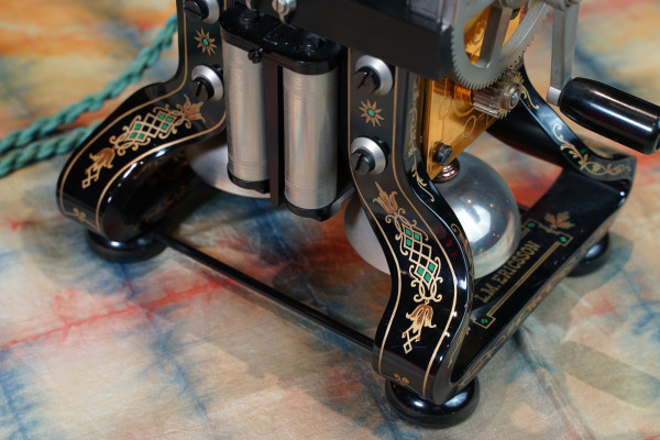 Fotografie {L.M. Ericsson - Skeleton}