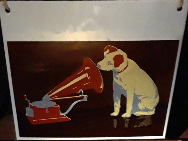 Fotografie {HMV - reklamní tabulka}